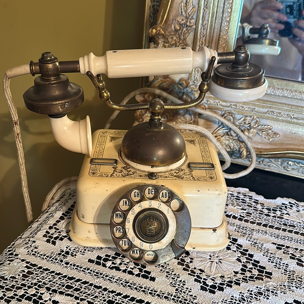 Antique phone ☎️
